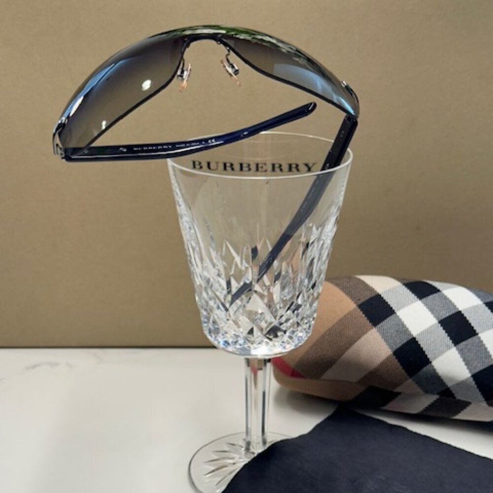 🔥🔥🔥Burberry Unisex Shield UV Sunglasses B3032 1003/8G Made in Italy - Picture 3 of 16